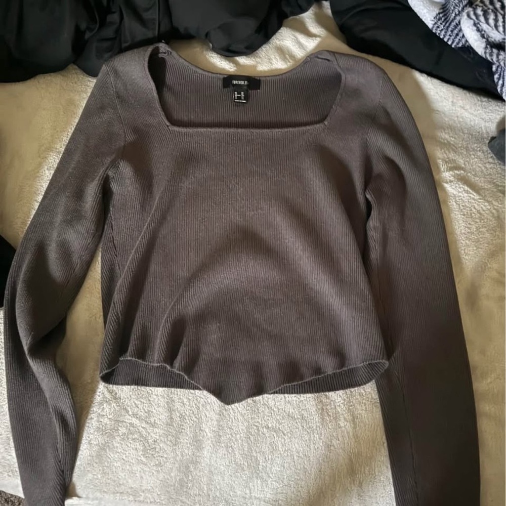 Forever 21 Gray Long Sleeve Crop Top
